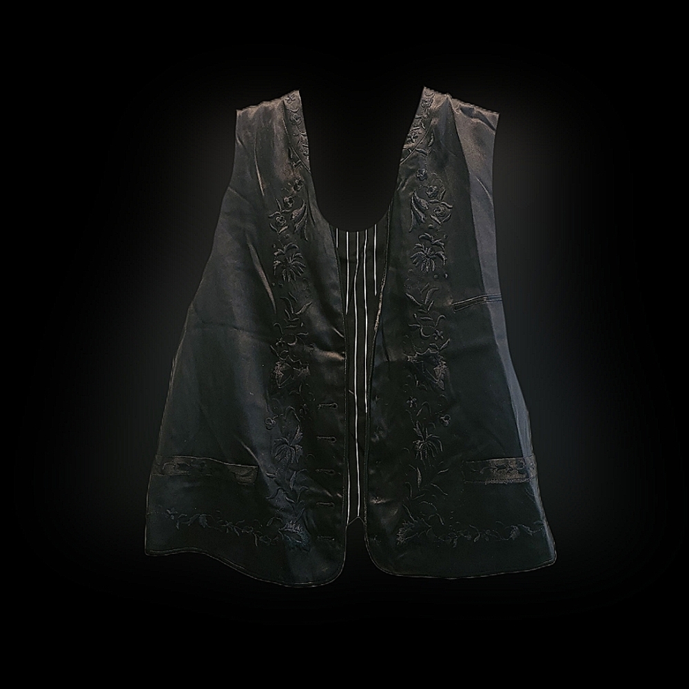 Vintage silk embroidered vest size s/m #vintagevest #silkvest
